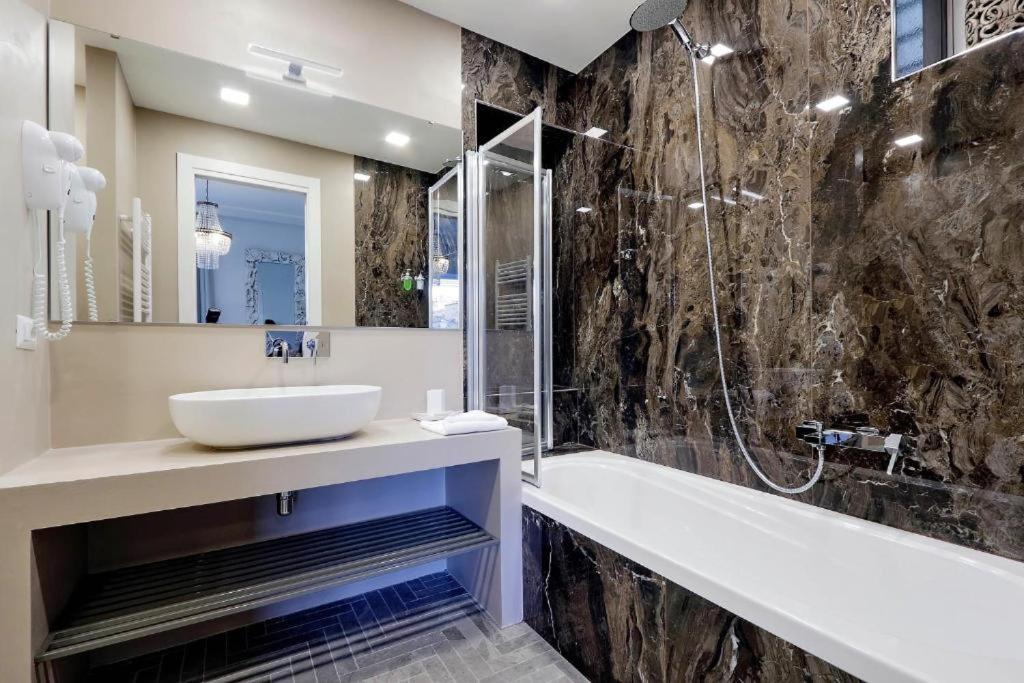Boutique Suites Della Croce Рим Екстер'єр фото