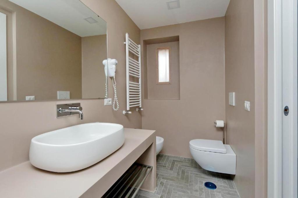 Boutique Suites Della Croce Рим Екстер'єр фото
