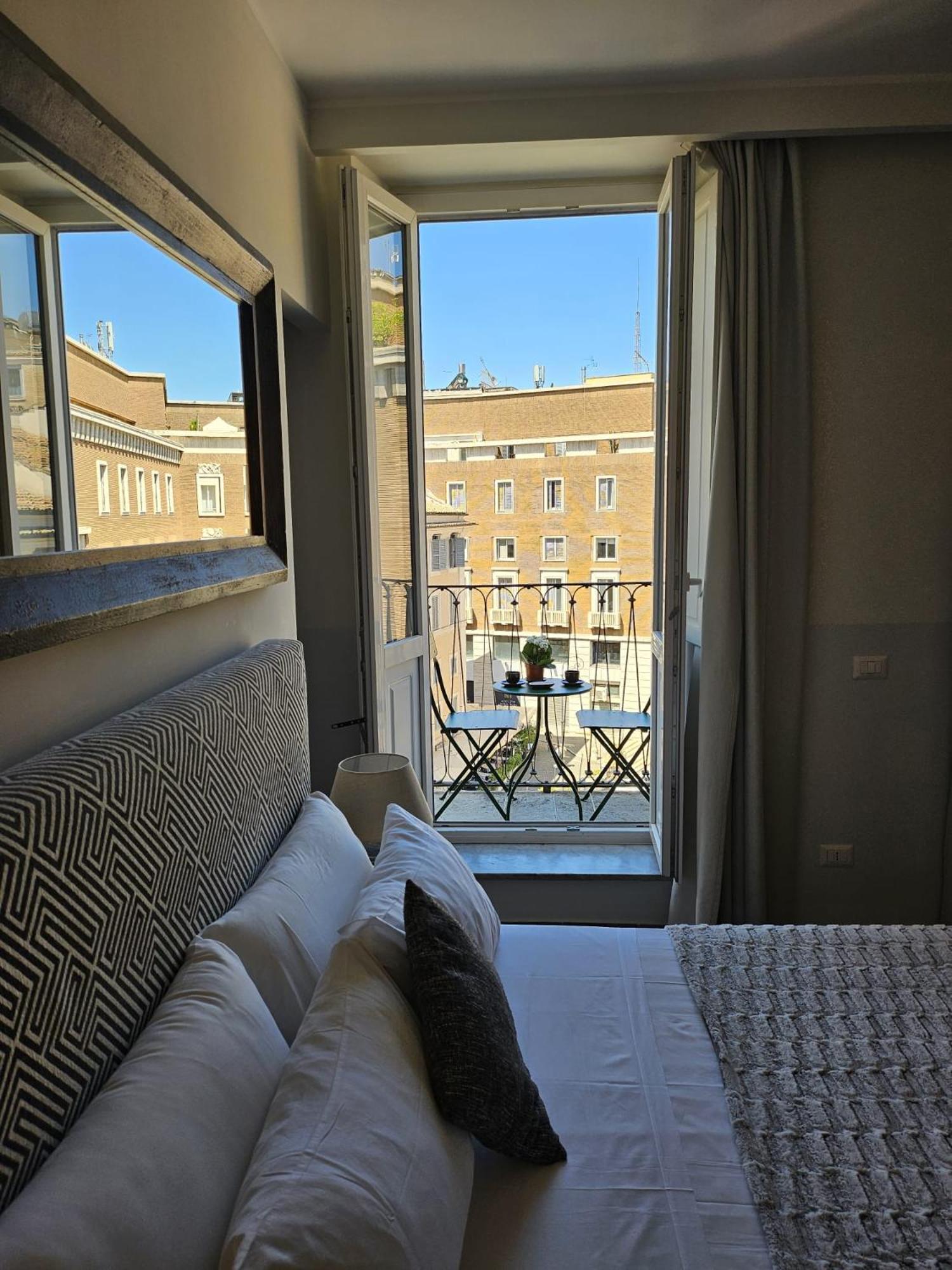 Boutique Suites Della Croce Рим Екстер'єр фото